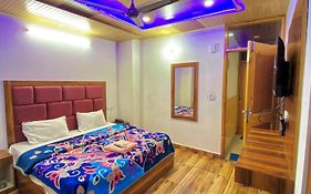 Kst Villa Near Mall Road Manali
